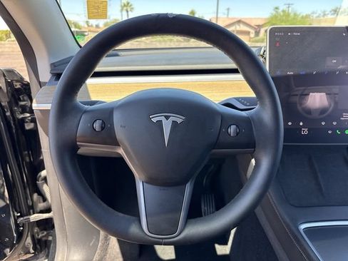 Used 2022 Tesla Model Y Long Range AWD/4WD image 27