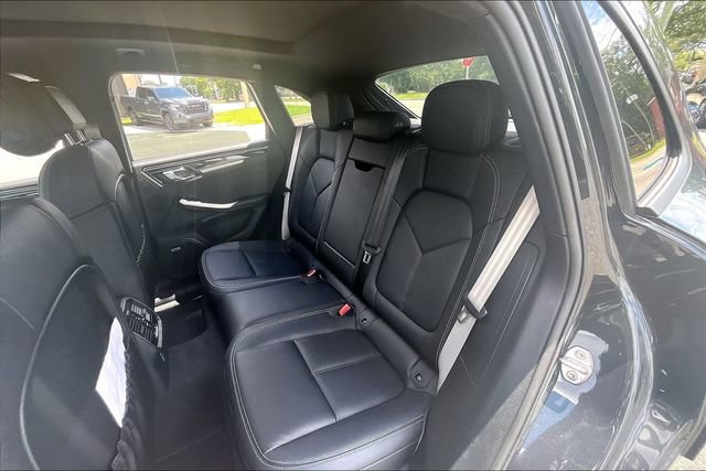 Used 2025 Porsche Macan AWD/4WD image 18