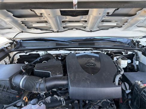 Used 2020 Toyota Tacoma TRD Sport w/ Technology Package image 12