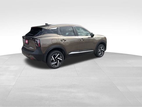 New 2026 Nissan Kicks SV w/ Charging Package image 4