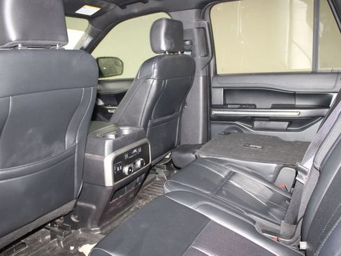 Used 2019 Ford Expedition XLT w/ Equipment Group 201A AWD/4WD image 21