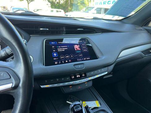 Used 2023 Cadillac XT4 Premium Luxury FWD image 18