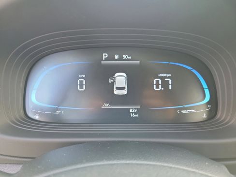 Used 2025 Hyundai Venue Limited FWD image 19