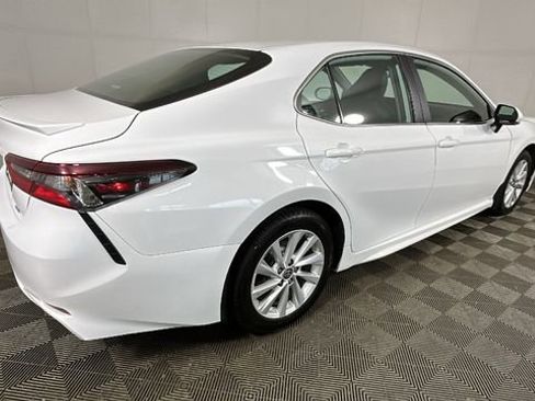 Used 2024 Toyota Camry SE FWD image 3
