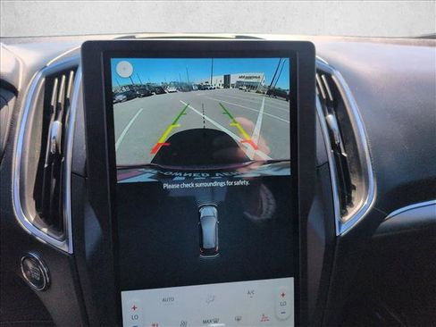 Used 2024 Ford Edge Titanium image 14