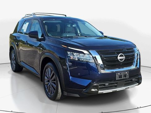 Used 2023 Nissan Pathfinder SL w/ SL Premium Package AWD/4WD image 3