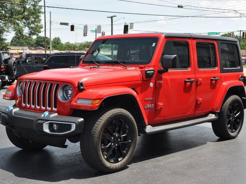 Used 2023 Jeep Wrangler Unlimited Sahara w/ Cold Weather Group AWD/4WD image 1