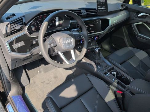 New 2025 Audi Q3 2.0T Premium image 2