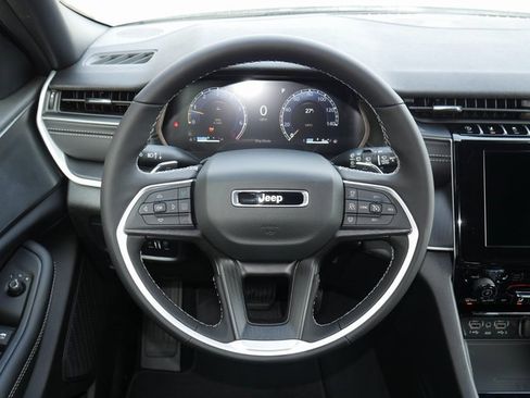 New 2025 Jeep Grand Cherokee Altitude image 15