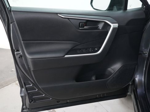 Used 2021 Toyota RAV4 LE AWD/4WD image 20