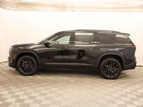 Used 2025 Chevrolet Traverse LT w/ Midnight/Sport Edition image 2