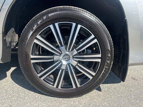 Used 2020 Lexus LX 570 4WD w/ Luxury Package image 33