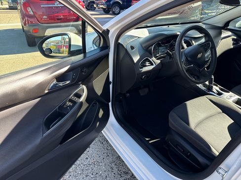 Used 2016 Chevrolet Cruze LT w/ Convenience Package image 9