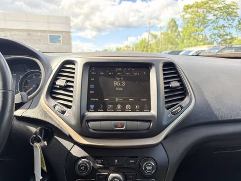 Used 2014 Jeep Cherokee Latitude w/ Cold Weather Group AWD/4WD image 29