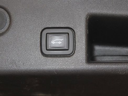 Used 2023 Chevrolet Equinox Premier image 14