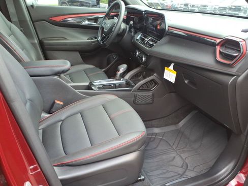 Certified 2025 Chevrolet TrailBlazer RS w/ Convenience Package FWD image 28