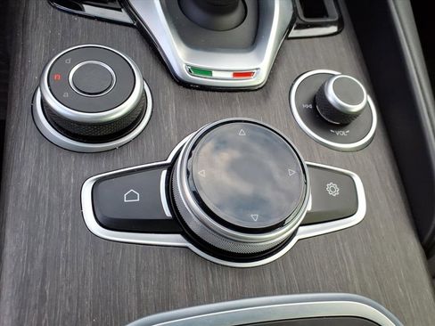 Used 2022 Alfa Romeo Giulia Ti image 25