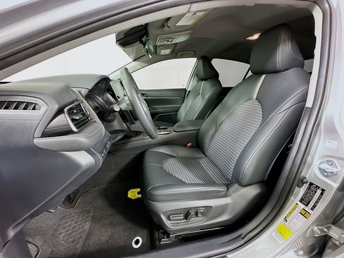 Used 2024 Toyota Camry SE image 20