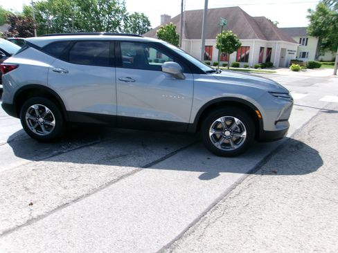 Used 2025 Chevrolet Blazer LT w/ Convenience Package FWD image 4