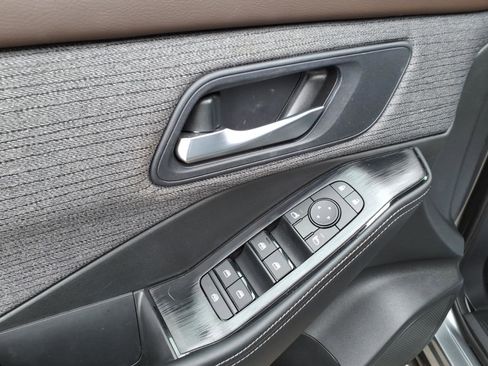 Certified 2023 Nissan Rogue SV image 16