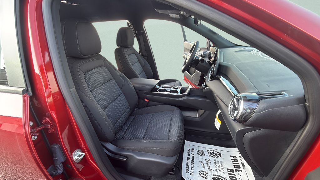 New 2026 Chevrolet Equinox LT w/ Safety and Technology Package FWD image 17