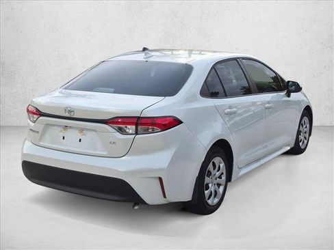 Used 2026 Toyota Corolla LE FWD image 5