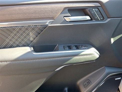 New 2026 GMC Acadia Denali image 9