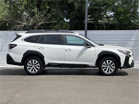 Used 2023 Subaru Outback Premium AWD/4WD image 9