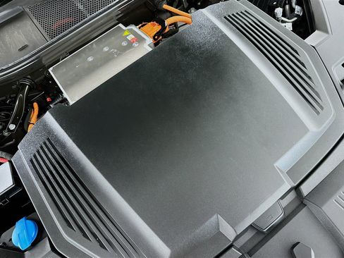 Used 2024 Audi Q8 e-tron Prestige w/ Prestige Package image 32