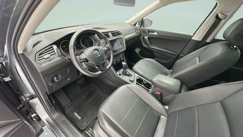 Used 2020 Volkswagen Tiguan SE w/ Panoramic Sunroof Package AWD/4WD image 12