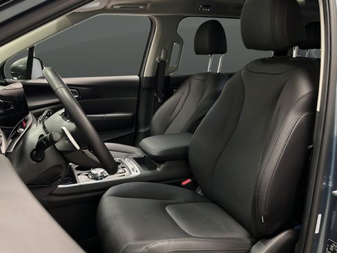 Used 2025 Kia Carnival SX Prestige FWD image 9