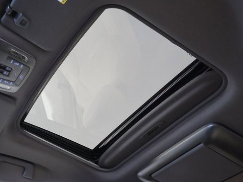 Used 2022 Toyota Sienna Limited image 20