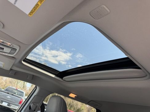 Used 2024 Toyota Sienna XLE image 12