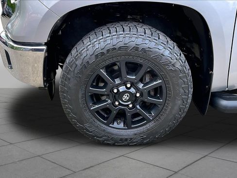 Used 2015 Toyota Tundra SR5 w/ TRD Off Road Package AWD/4WD image 11