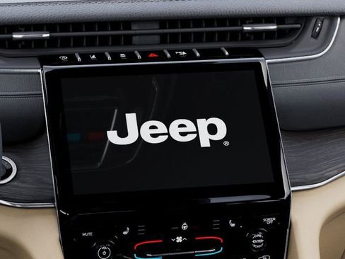 New 2025 Jeep Grand Cherokee Limited w/ Trailer Tow Package AWD/4WD image 18