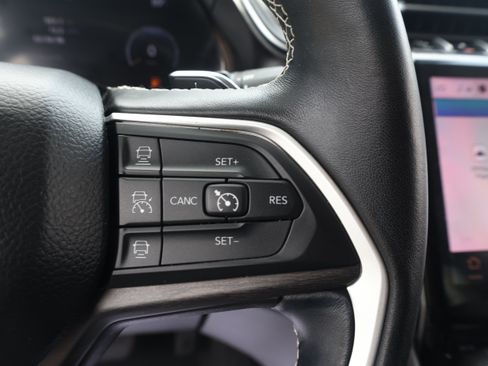 Used 2022 Jeep Grand Cherokee L Limited AWD/4WD image 22
