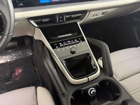 Certified 2025 Porsche Cayenne Coupe AWD/4WD image 24