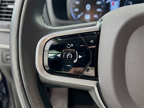 Used 2020 Volvo XC90 T6 Momentum w/ Protection Package Premier image 13
