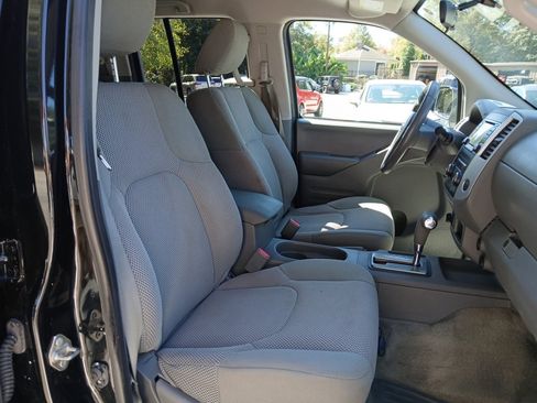 Used 2018 Nissan Frontier SV image 17