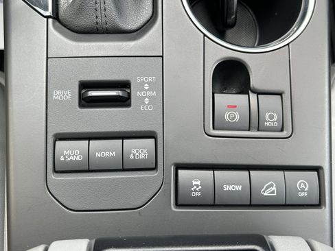 Used 2020 Toyota Highlander XLE AWD/4WD image 34