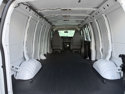 New 2026 Chevrolet Express 3500 Extended RWD image 25