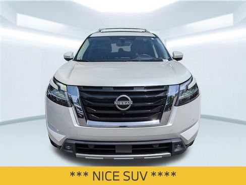 Used 2022 Nissan Pathfinder Platinum w/ Lighting Package (N93) FWD image 10