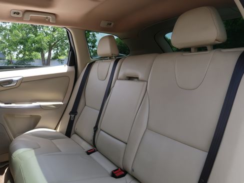 Used 2015 Volvo XC60 T6 Platinum FWD image 30