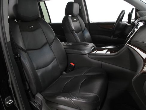 Used 2019 Cadillac Escalade ESV Luxury w/ Escalade Sport Edition image 19