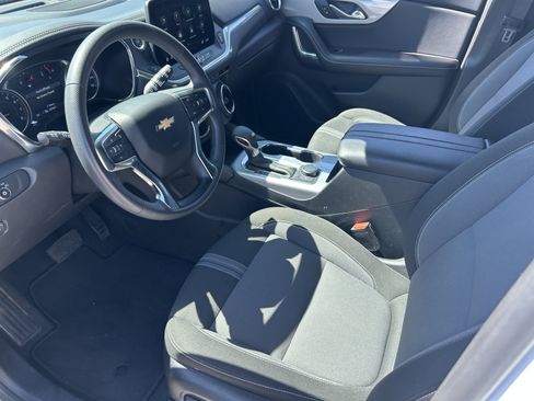Used 2025 Chevrolet Blazer LT FWD image 13