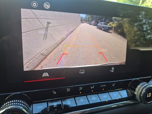 Used 2024 GMC Canyon Elevation w/ Convenience Package image 29