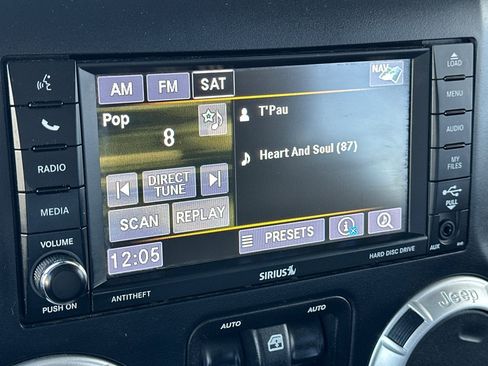 Used 2018 Jeep Wrangler Unlimited Rubicon w/ Connectivity Group image 20