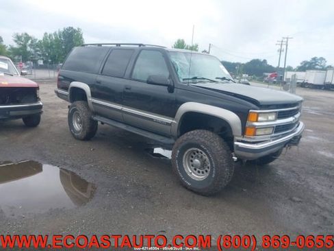 Used 1999 Chevrolet Suburban 2500 w/ Preferred Equipment Group 3 image 1