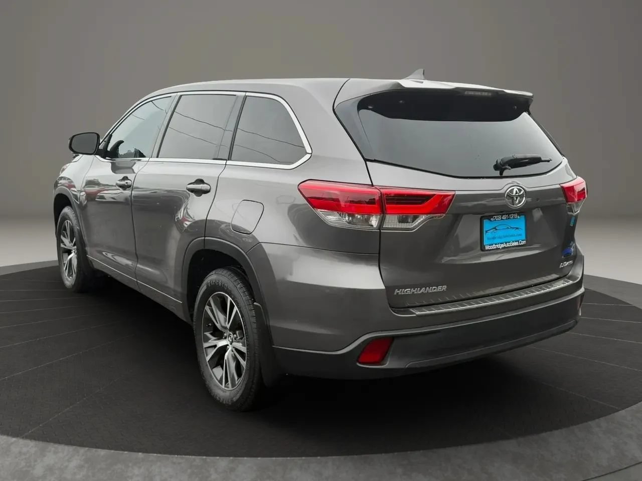 Used 2017 Toyota Highlander Plus AWD/4WD image 6