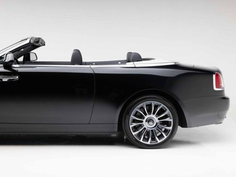 Used 2019 Rolls-Royce Dawn RWD image 39